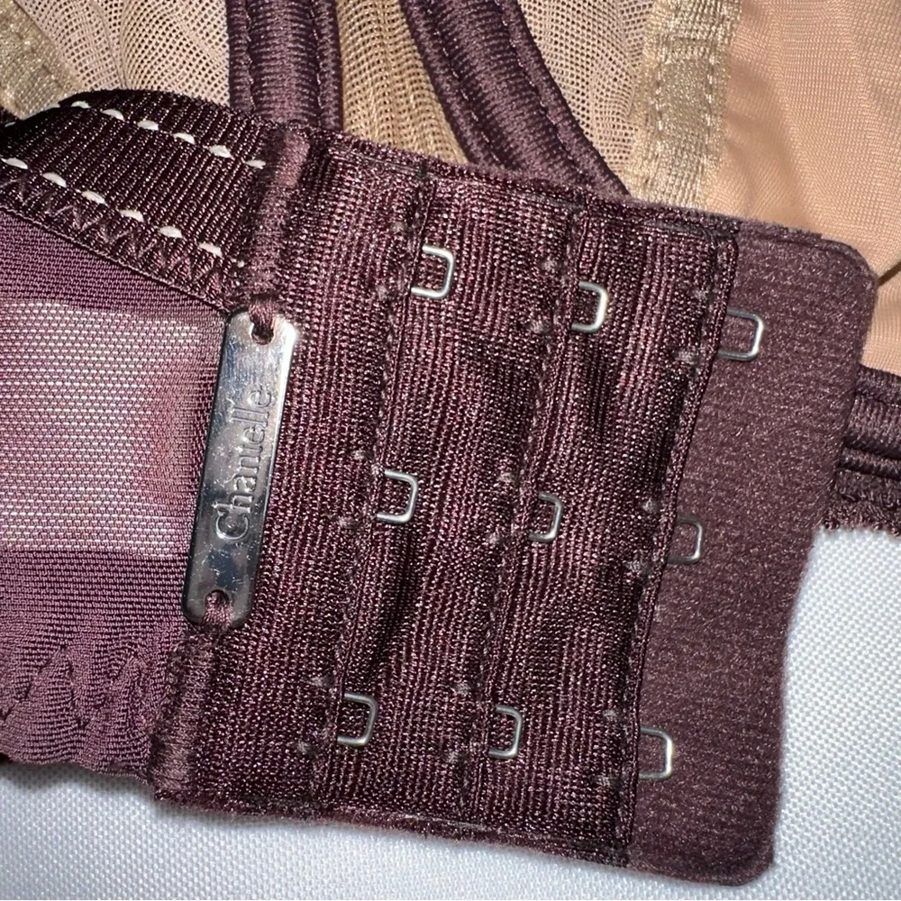 Chantelle Elegant Lace Underwire Bra - Brown 32DDDD‎